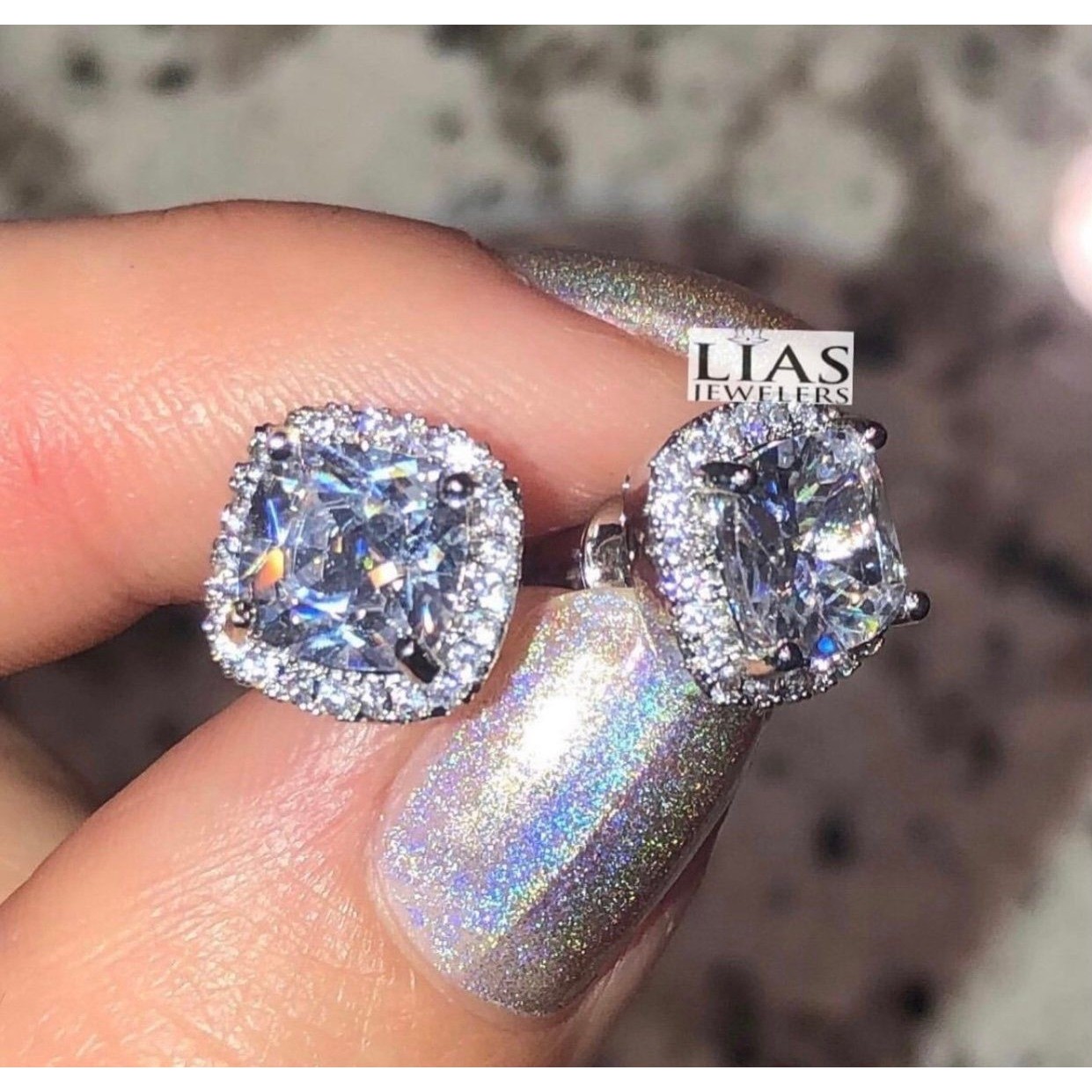 New 18k White Gold Studs Earrings